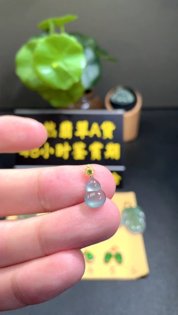 颈饰18K金镶嵌翡翠翡翠A货
