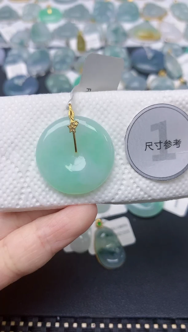 翡翠18K金镶嵌颈饰天然缅甸A货翡翠
