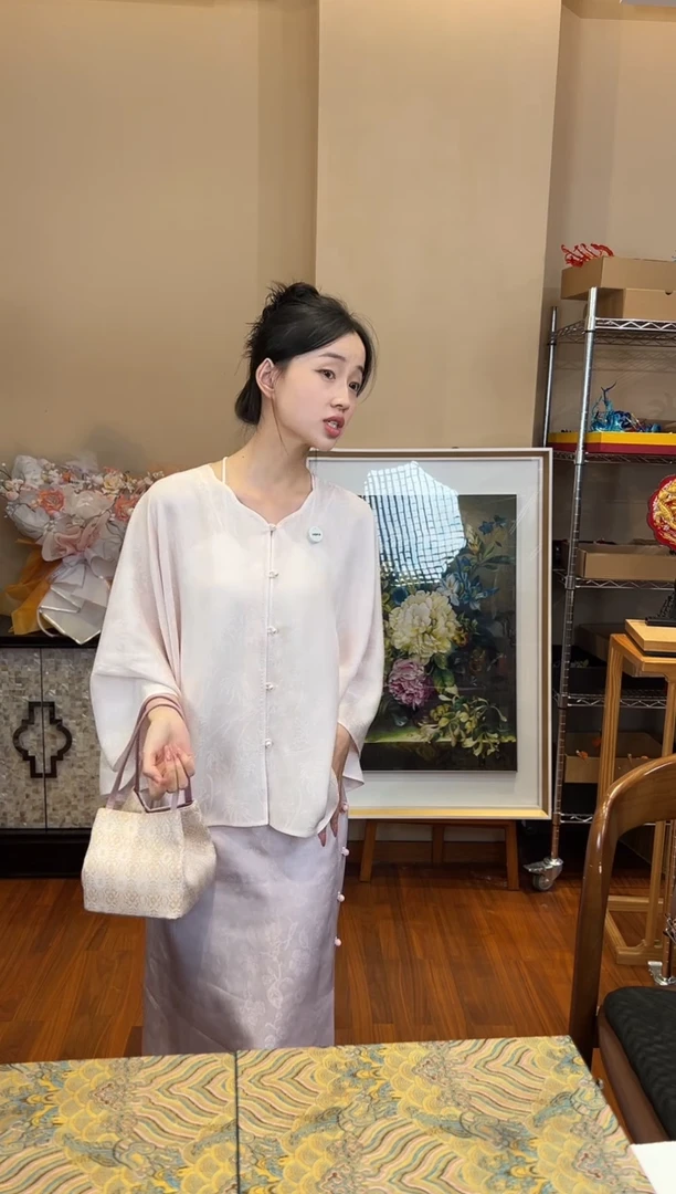刺绣望*…罗衣均码 100桑蚕丝