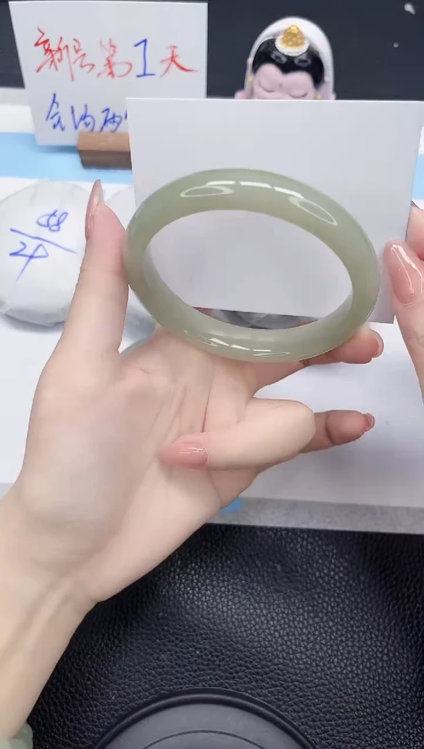 未镶嵌手镯石英质玉83-63.1