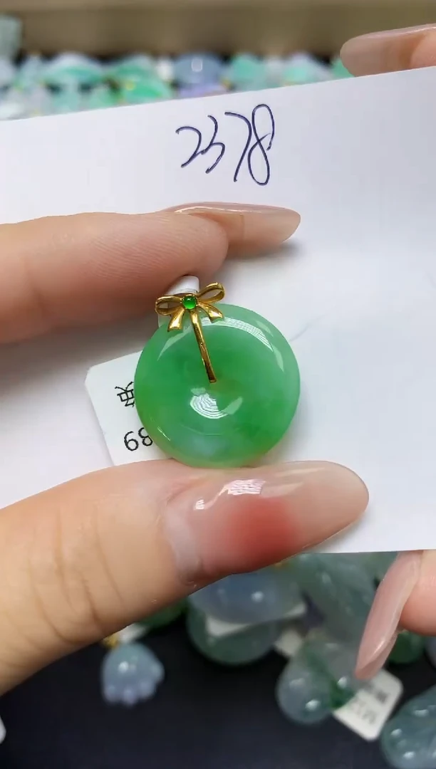 翡翠18K金镶嵌颈饰 天然缅甸翡翠A货