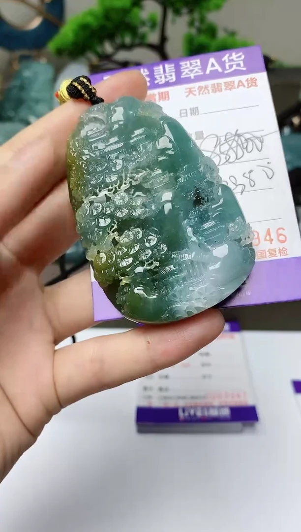 翡翠未镶嵌颈饰