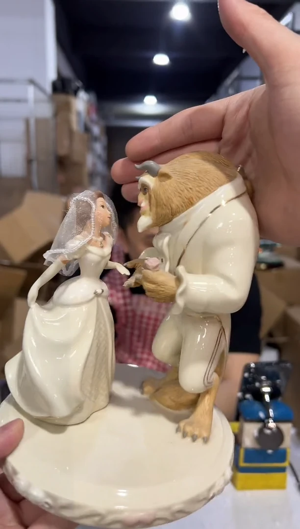 瓷片大号美女与野兽摆件