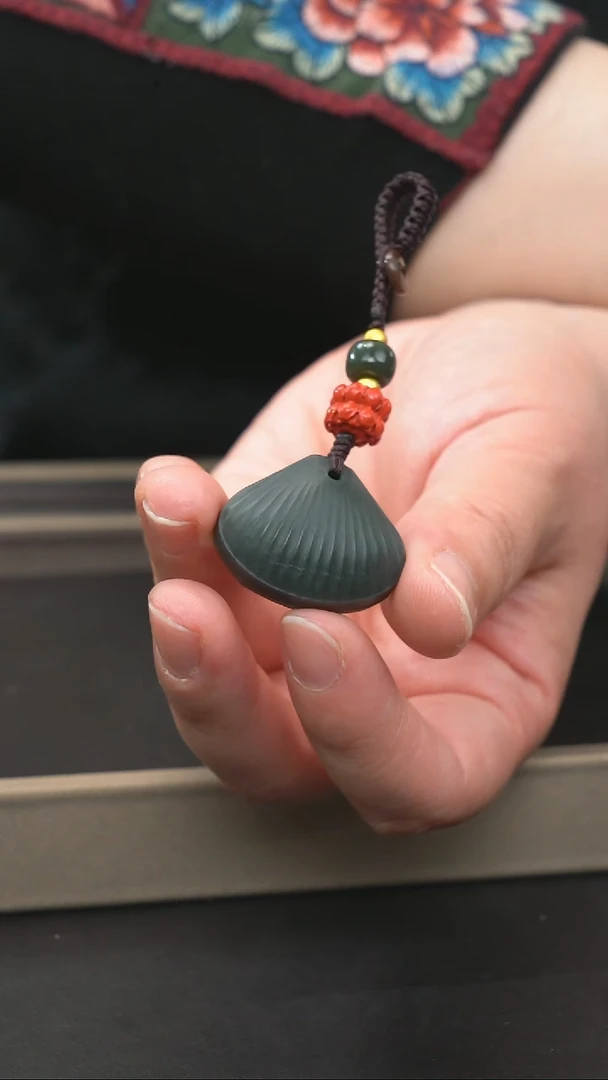 【闪购商品】和田玉（糖玉）颈饰未镶嵌黑青