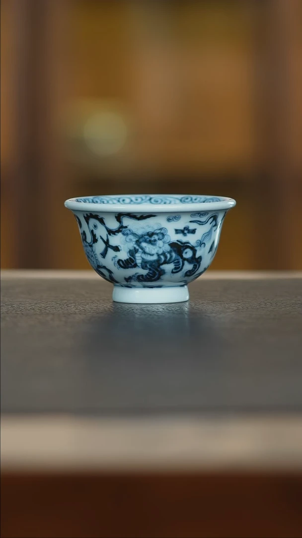 元青花双狮压手杯