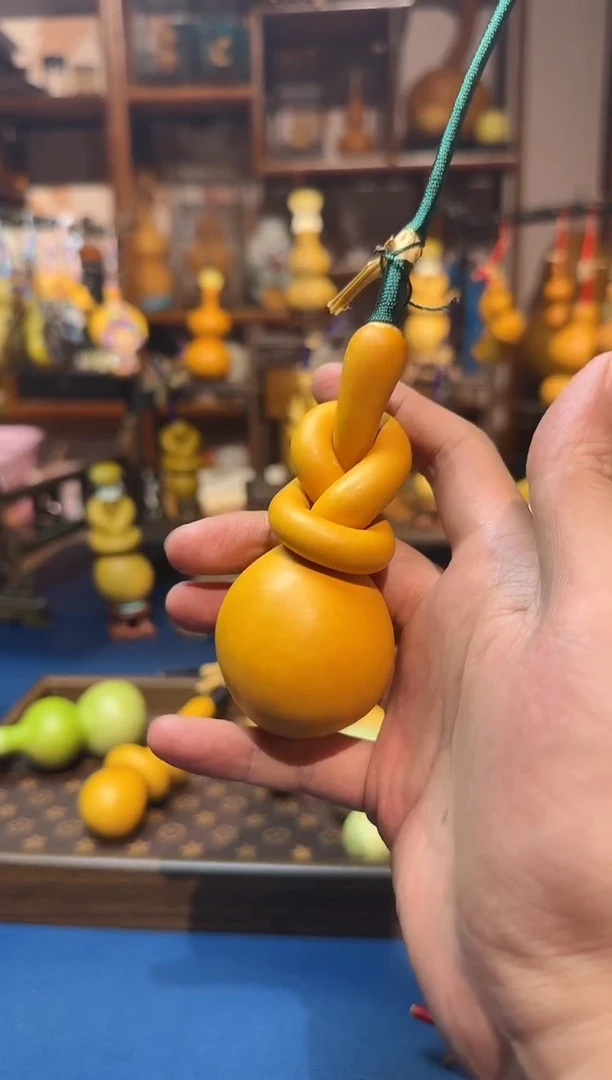 聪****，文玩葫芦摆件手把件八字扣