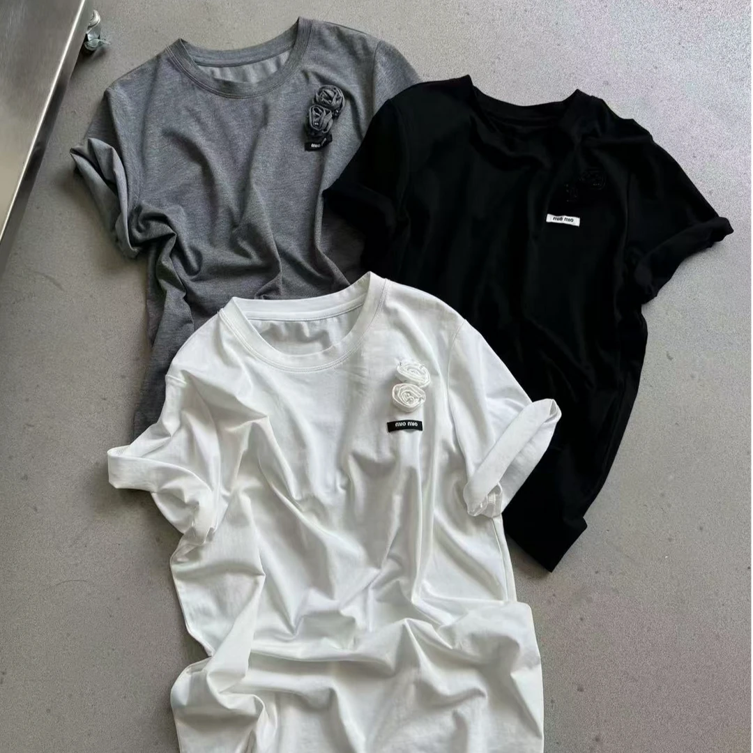 77003#胸口花朵装饰春季新款圆领减龄短袖休闲百搭打底上衣