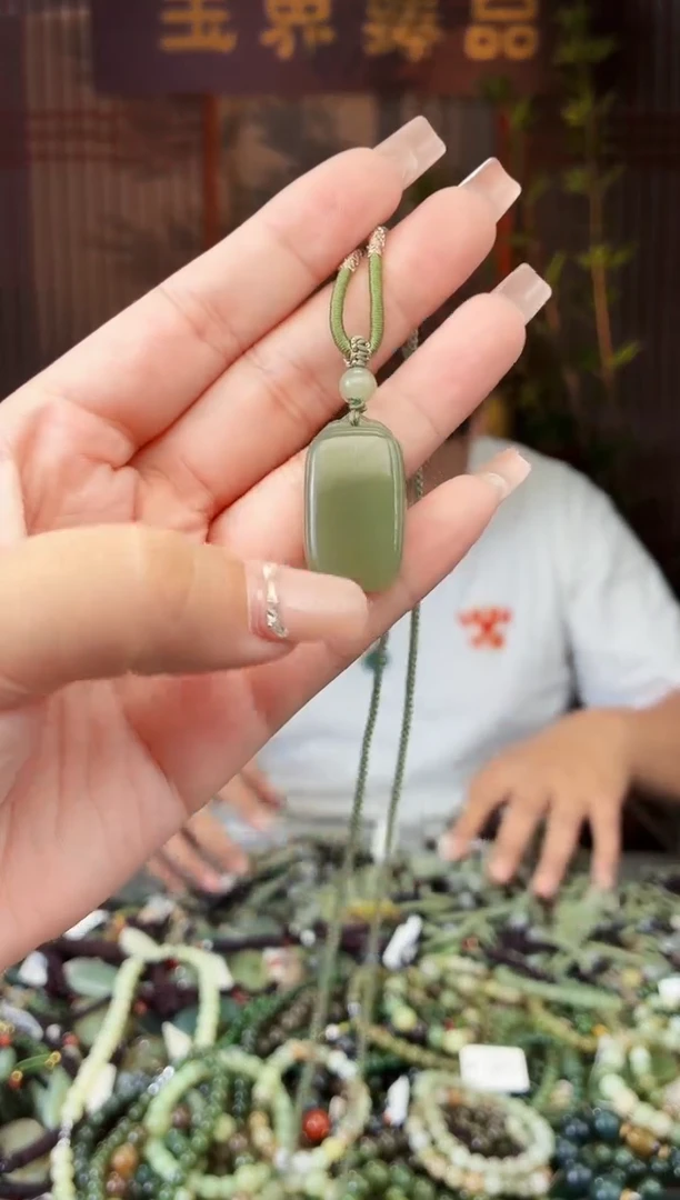 和田玉未镶嵌颈饰拍一发一