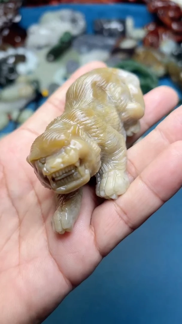 和田玉未镶嵌把件-