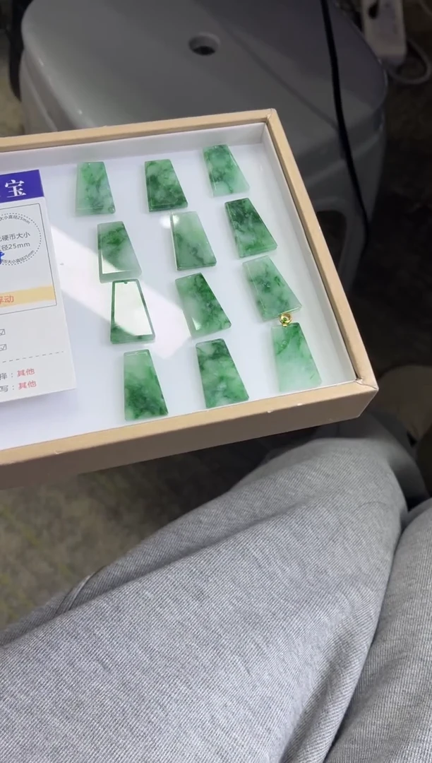 颈饰18K金镶嵌翡翠K307/多样性发一件/配绳子