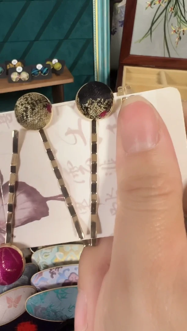 【闪购商品】【一物一拍初五发】黑金蝴蝶一字夹一对