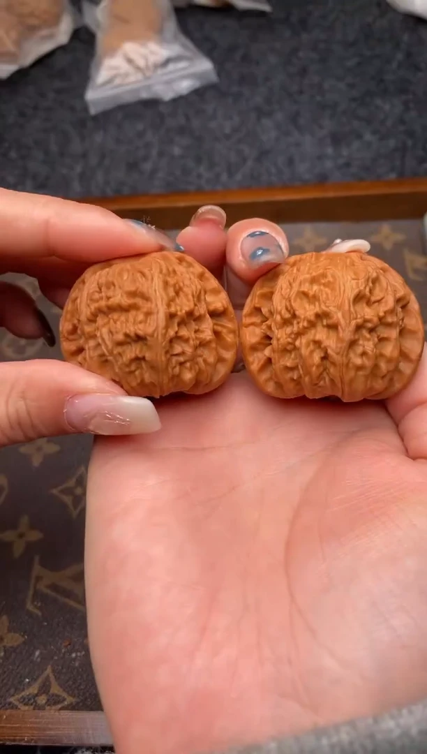 把件文玩核桃B252号白狮子43尺