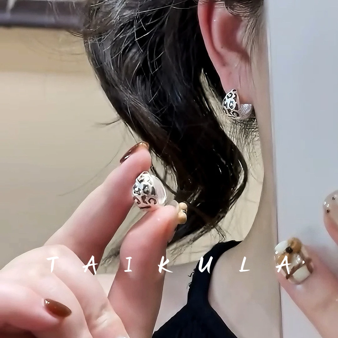 银色豹纹耳扣女轻奢小众耳环2025新款爆款高级感法式复古百搭耳饰