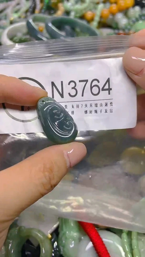 颈饰未镶嵌翡翠/ N /翡翠A货，一件也是批发价