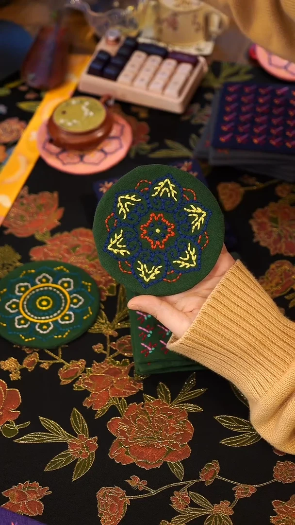 【闪购商品】瓷片刺子绣茶席茶垫藏青色黄色宝相