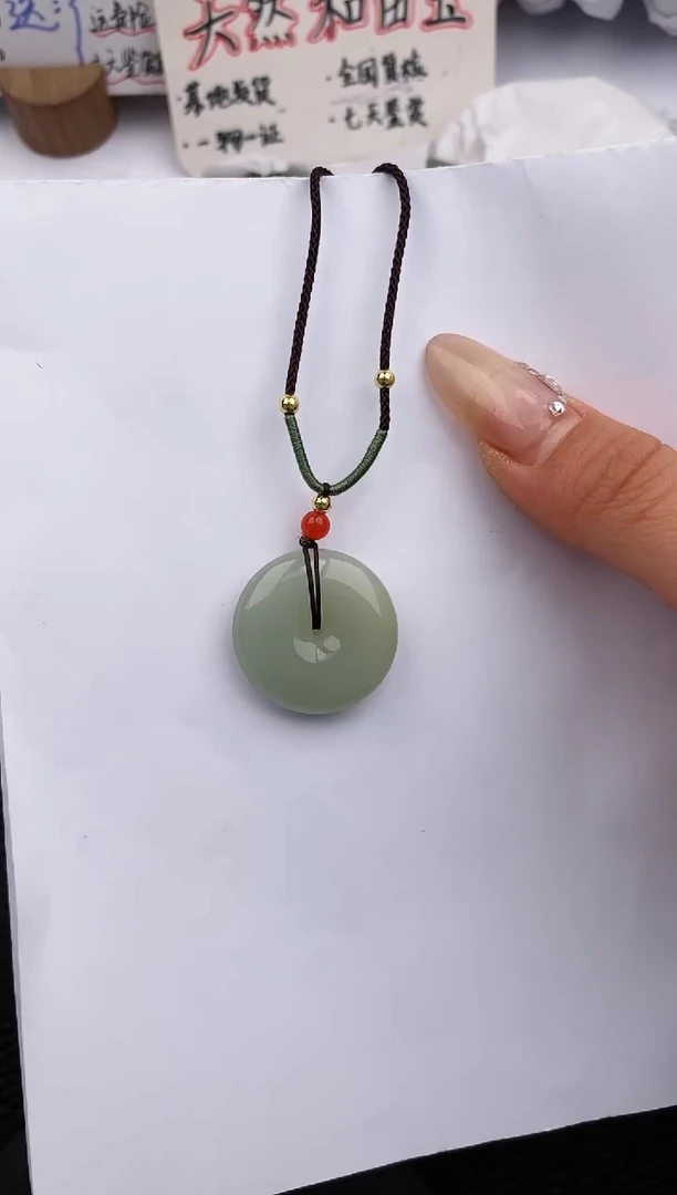 【闪购商品】和田玉吊坠(赠链)未镶嵌555微色差T