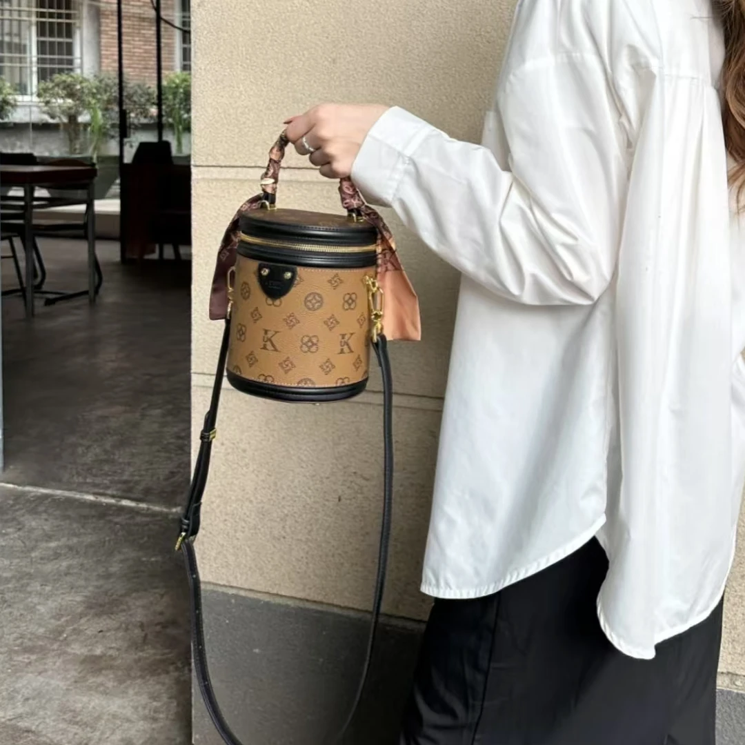 UK 时尚百搭斜挎水桶包单肩包包女质感手机包复古手提发财桶