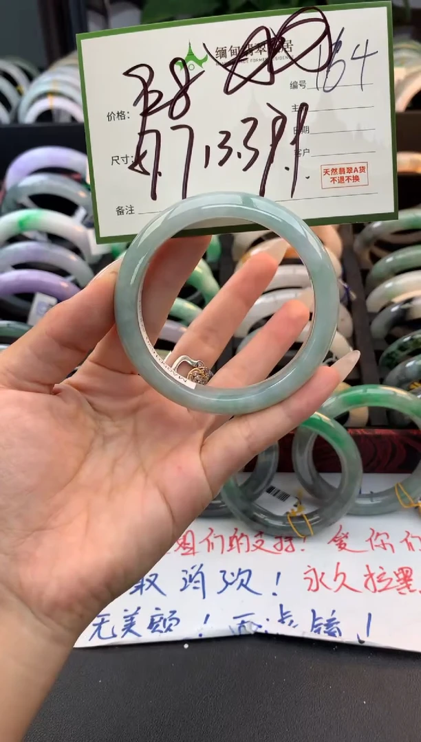 未镶嵌定制翡翠毛货需精细抛光+多人
