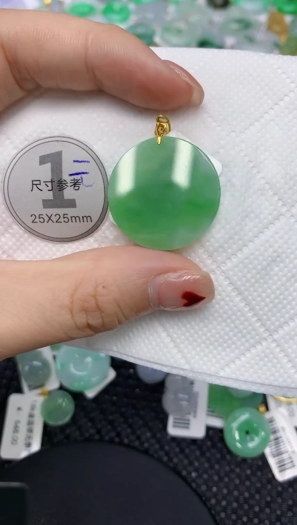 翡翠18K金镶嵌颈饰111111111