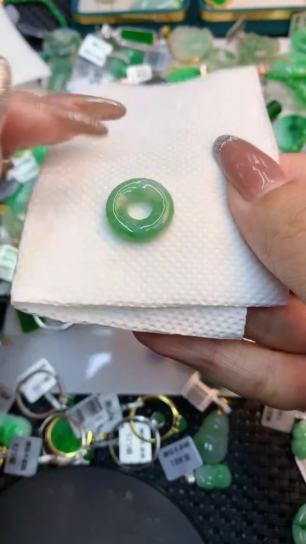 颈饰未镶嵌翡翠1