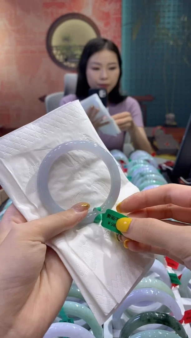 翡翠手镯未镶嵌多人08849