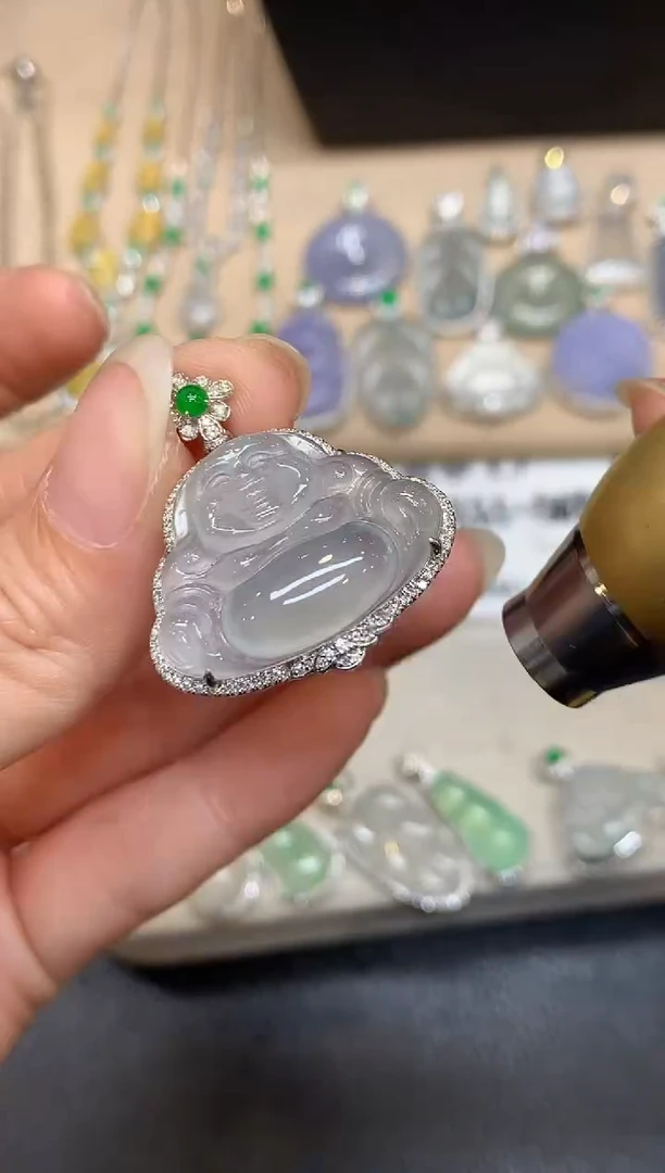 颈饰18K金镶嵌翡翠佛公【无服务费