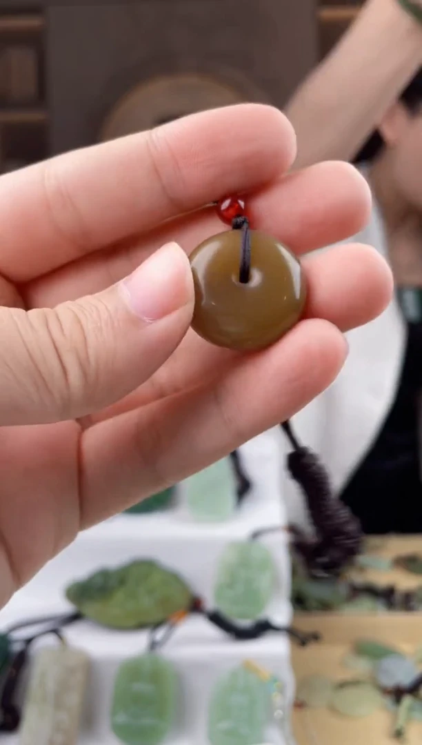 颈饰未镶嵌和田玉拍一发一，多样性发货