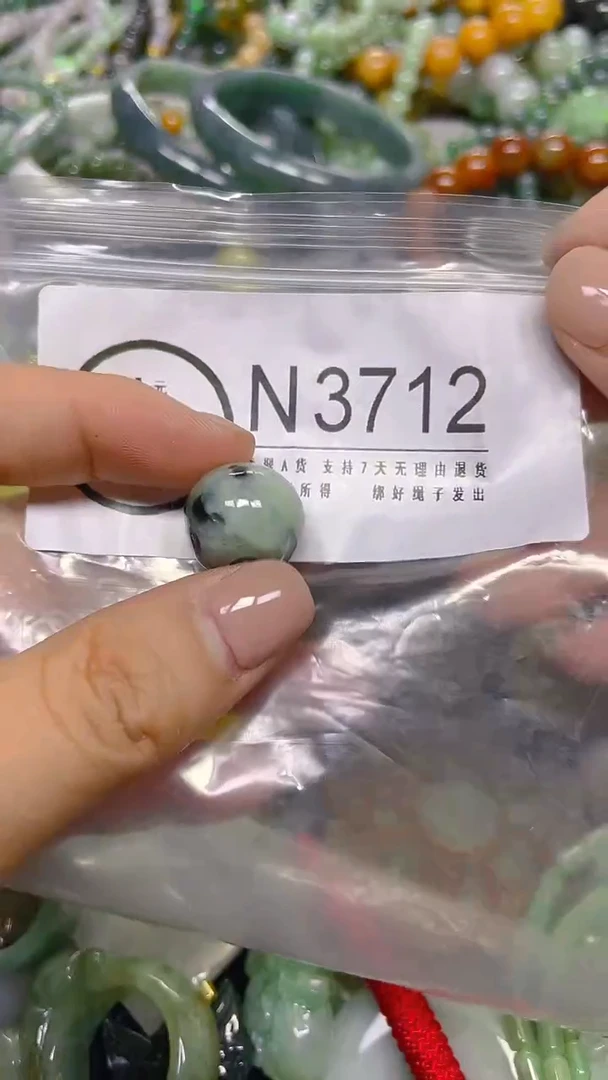 颈饰未镶嵌翡翠/ N /翡翠A货，一件也是批发价