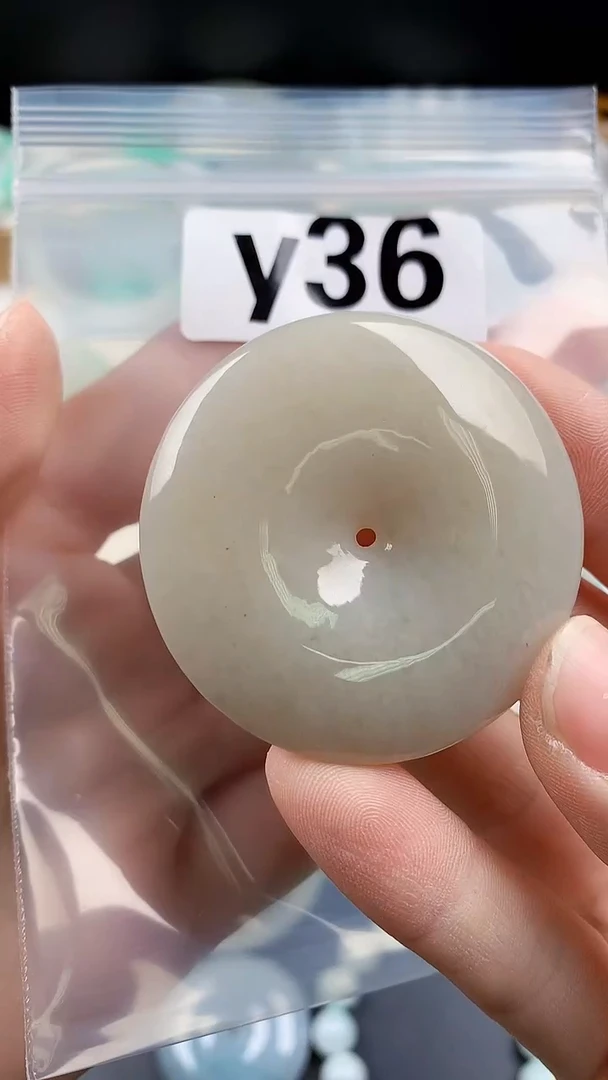 颈饰未镶嵌翡翠听**唱颈饰未镶嵌缅甸天然翡翠吊坠