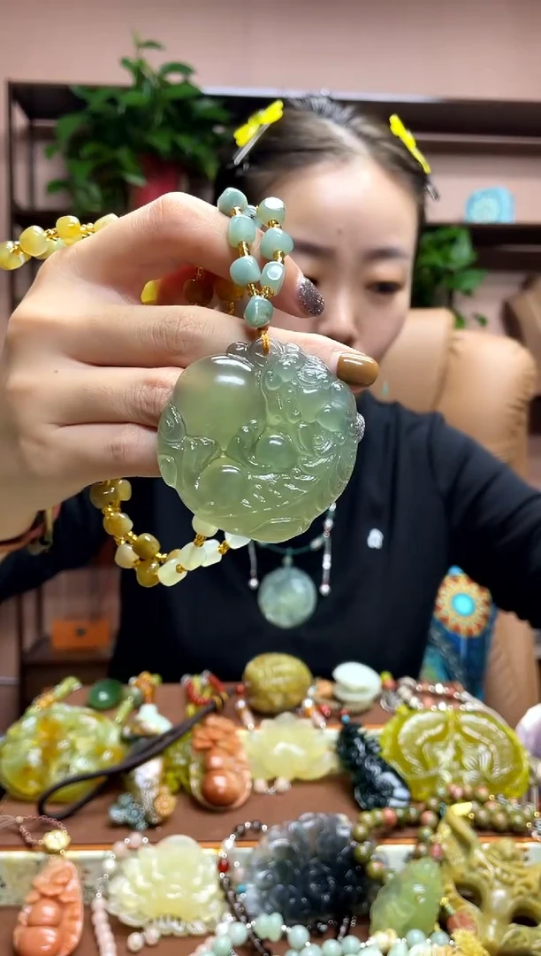 未镶嵌岫玉颈饰·2
