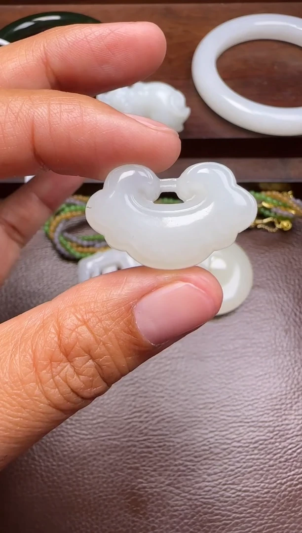 未镶嵌和田玉挂件和田玉挂件