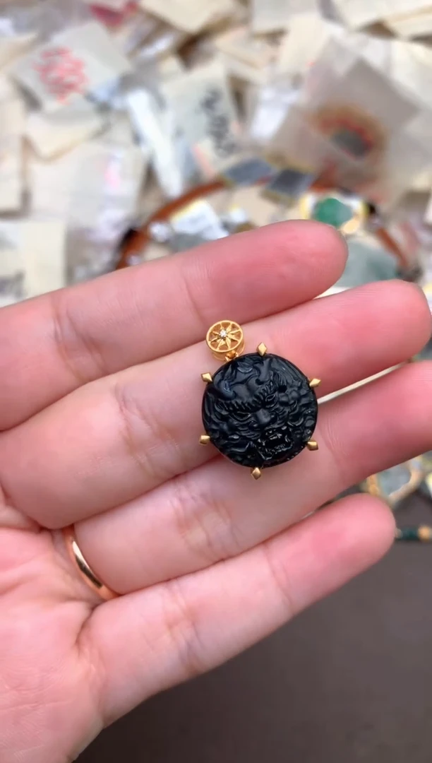 翡翠挂件18K金镶嵌—