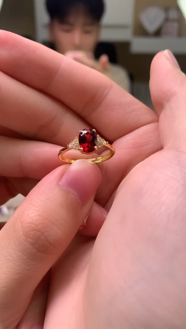 银S925镶嵌戒指石榴石....