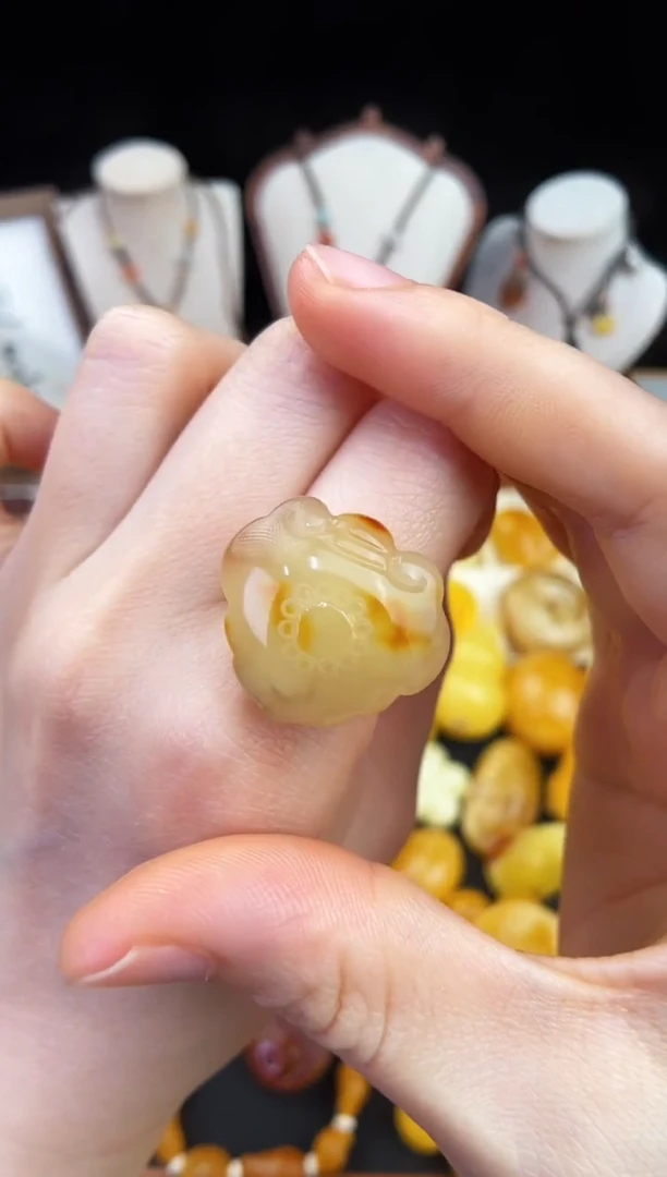 琥珀未镶嵌珠宝奇石柒月