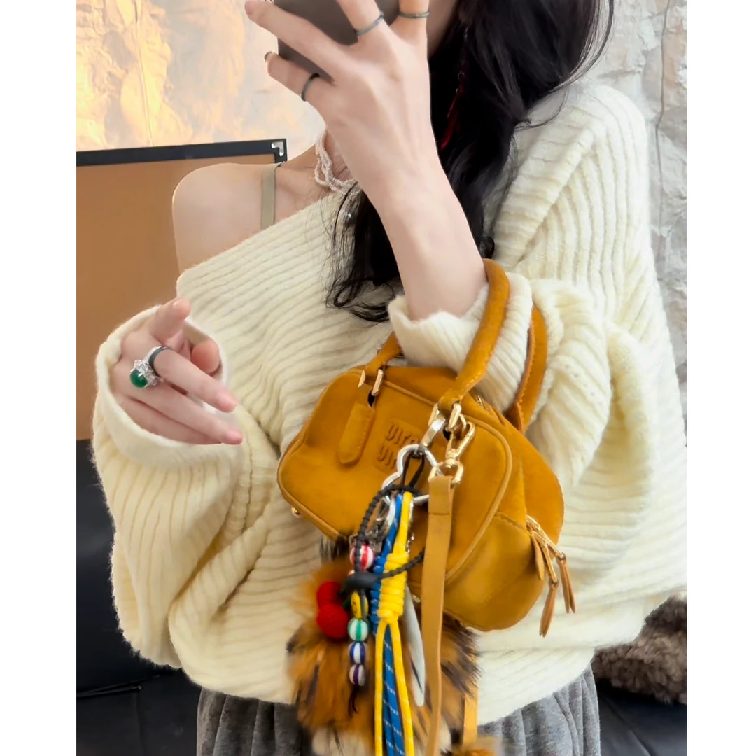 李豆儿 灯笼袖一字领露肩长袖毛衣