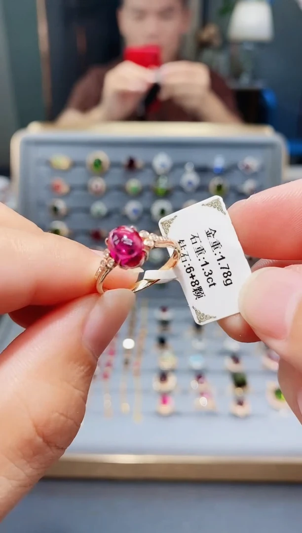 18K金镶嵌戒指碧玺1.3..