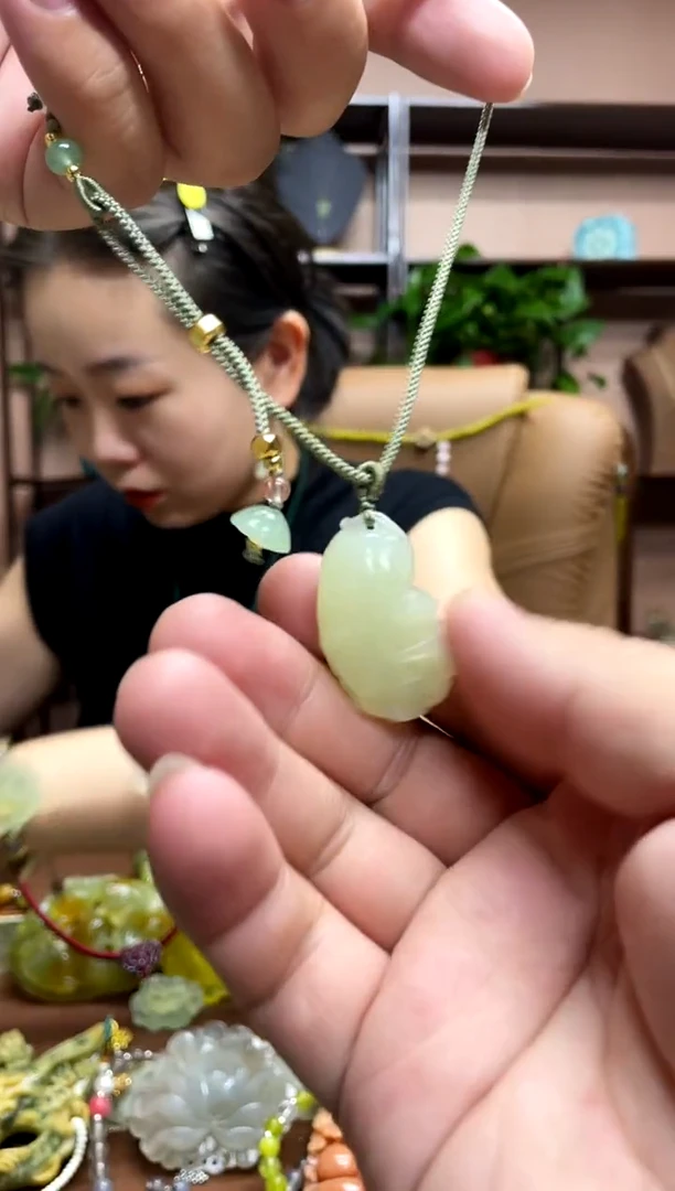 未镶嵌岫玉吊坠·