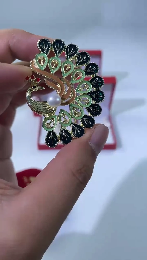 合金胸饰淡水珍珠胸针