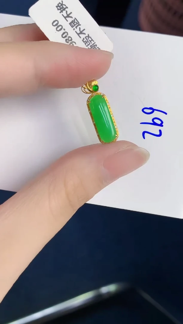 颈饰18K金镶嵌翡翠天然翡翠缅甸A货