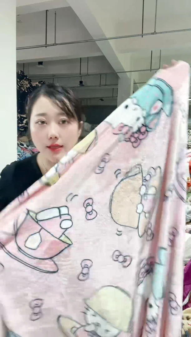 牛奶绒主播手上展示的产品