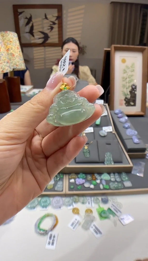 翡翠18K金镶嵌颈饰佛公