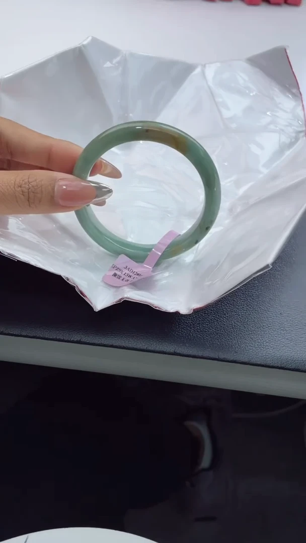 【闪购商品】翡翠手镯未镶嵌9翡翠手镯（微瑕）