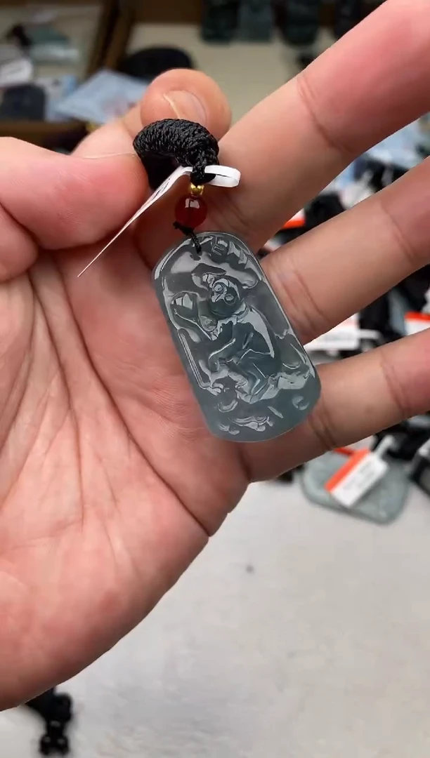 翡翠未镶嵌颈饰 多样性发其一