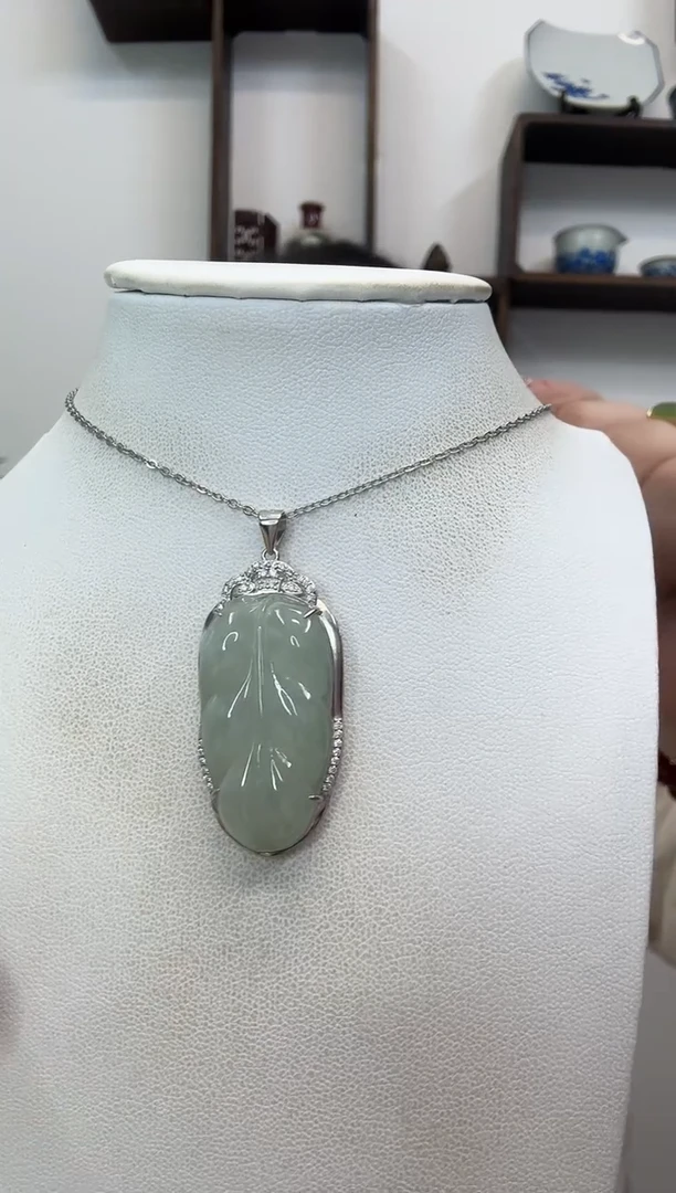 吊坠(赠链)银S925镶嵌翡翠小叶子