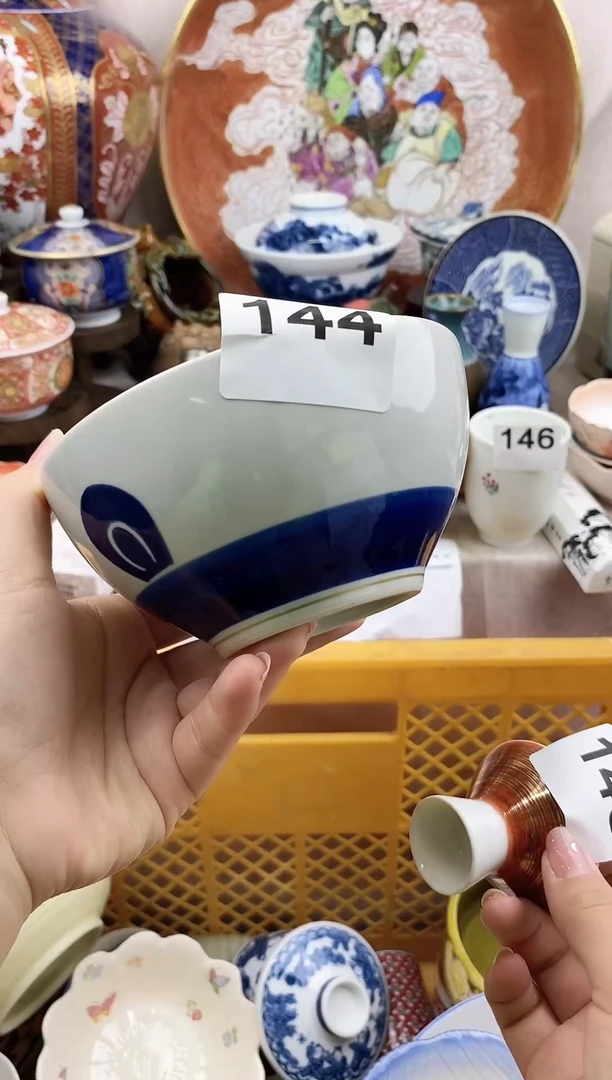 瓷片何****铺好看的小瓷器，默认微瑕