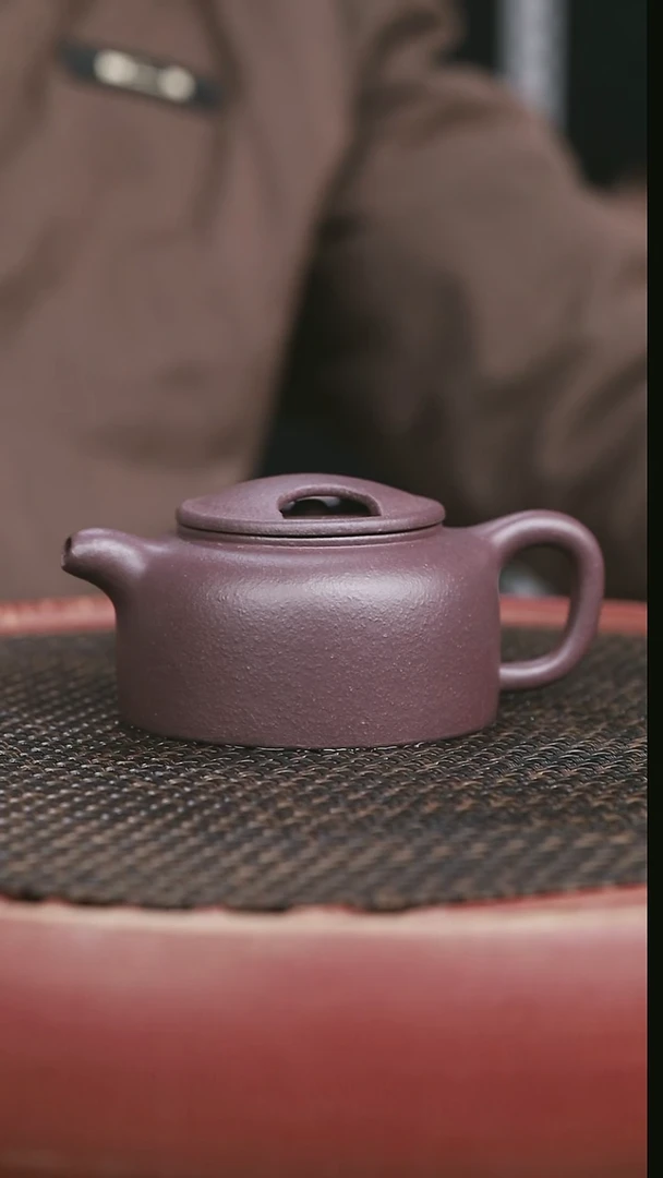 茶壶紫砂?**?天青牛盖莲子180CC