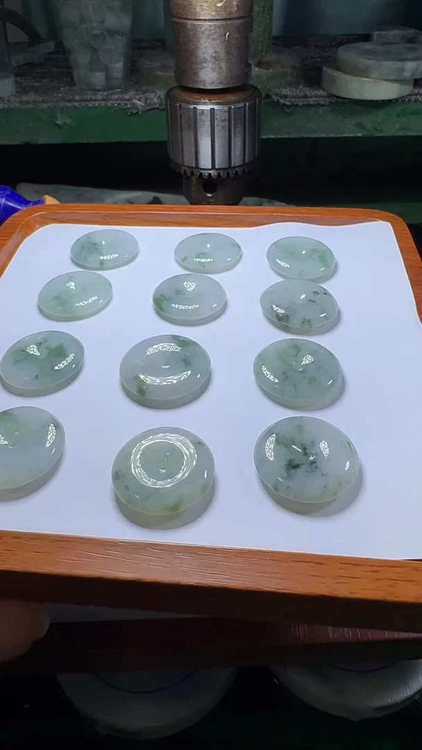 【闪购商品】翡翠颈饰未镶嵌飘花平安扣多样性发一件