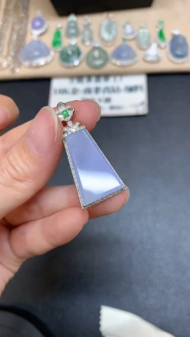 【闪购商品】翡翠颈饰18K金镶嵌无事牌【无服务费