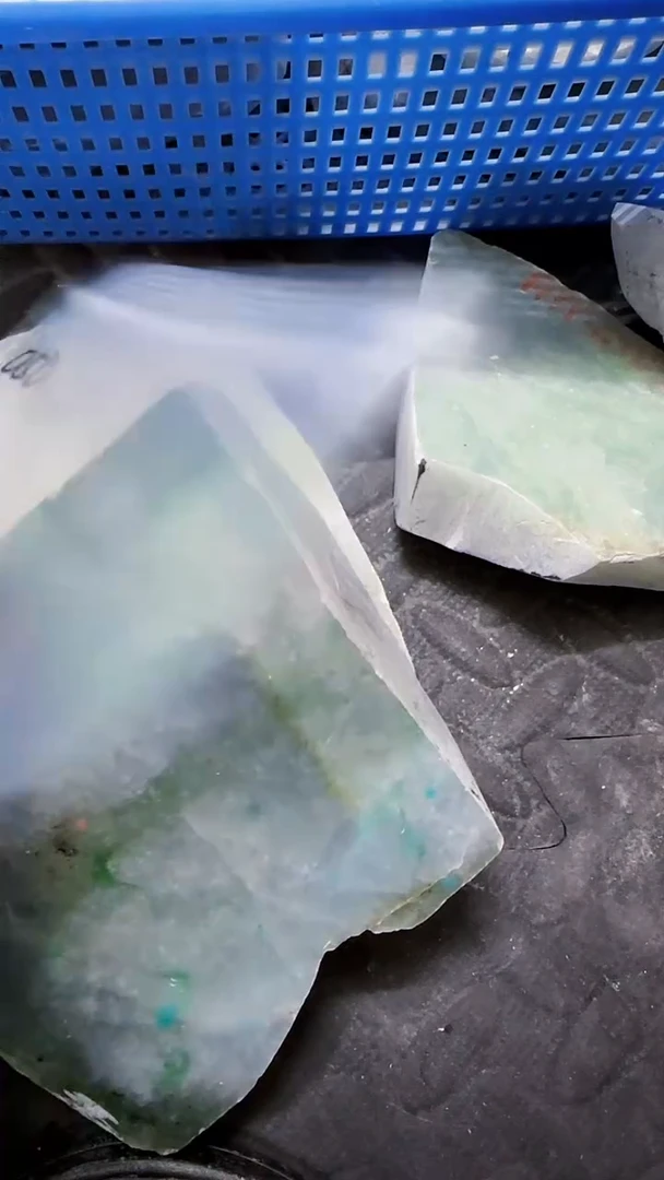 翡翠未镶嵌颈饰050翡翠