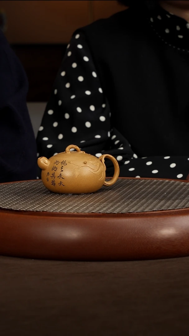 茶壶紫砂【P068】桃之夭夭 150c  GJF